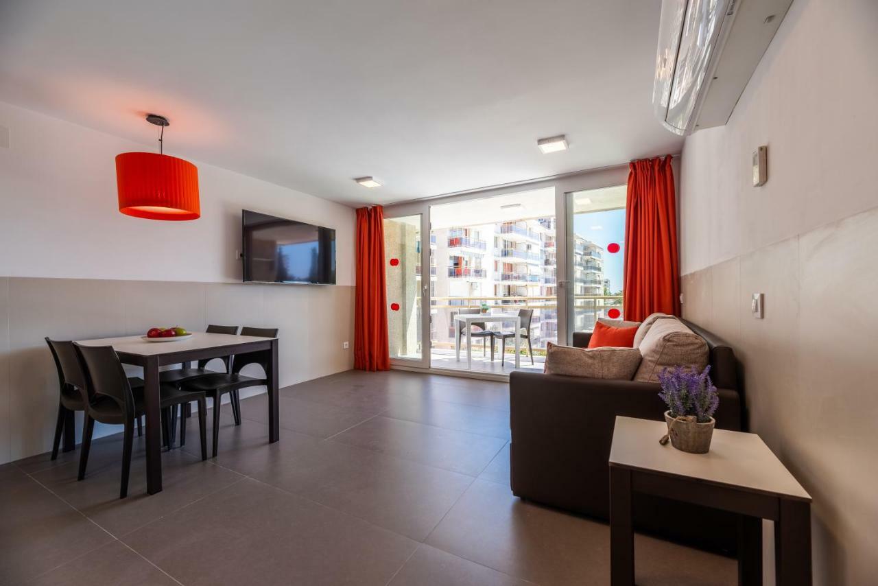Rentalmar Navarra Family Suites サロウ 部屋 写真